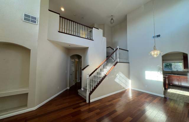 Updated 4 Bedroom Natomas Crossing Home