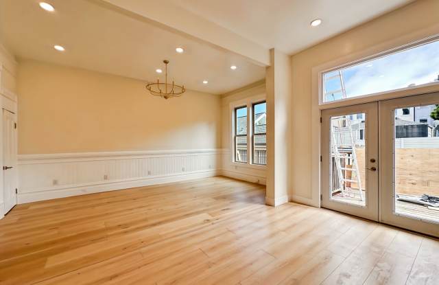 Top-Floor, Remodeled 5BR/2.5BA Victorian Flat, Pet Friendly, Steps from Alamo Square