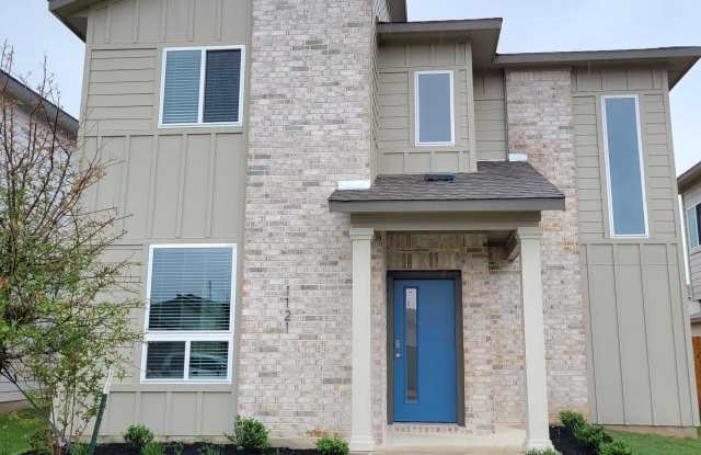 1121 Amistad Loop