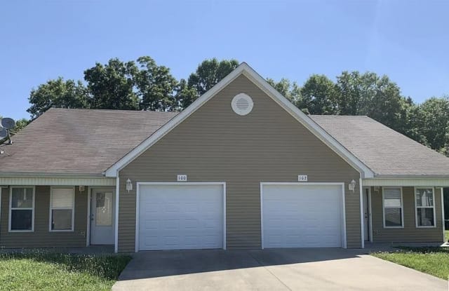 102 Boone Trace - 102 Boone Trce, Radcliff, KY 40160