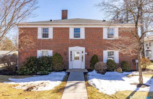 117 Shadow Lane unit: Apt B1