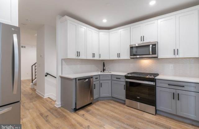 1325 BUTTONWOOD STREET