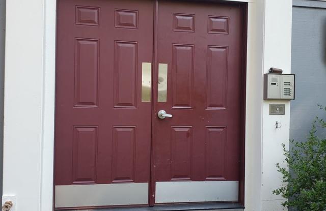 2bd, 2 ba Condo in Oakbrook, Amenities! $2045 available +/- 12/15/25