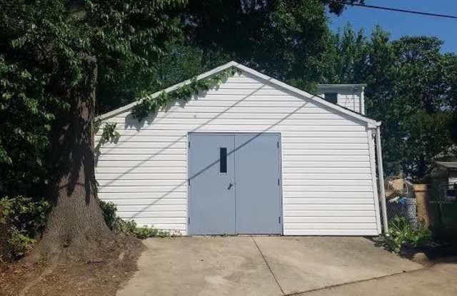 1737 EASTERN Boulevard