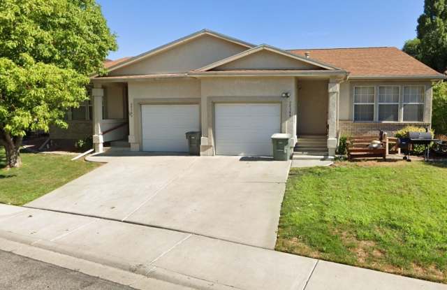 Spacious 2 Bed, 2 Bath Townhome