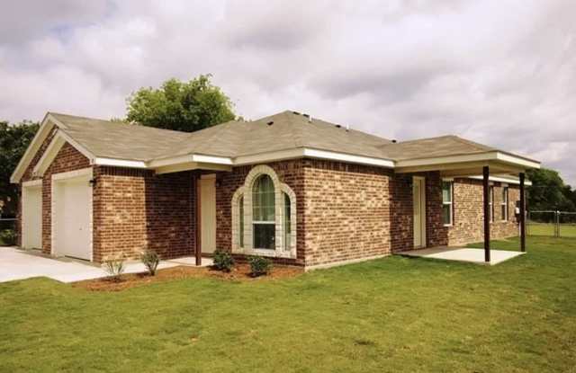 Photo of 207 West Bobwhite Lane