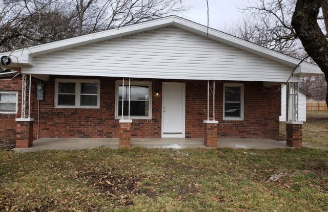 4221 W Maple - 4221 West Maple Street, Springfield, MO 65802