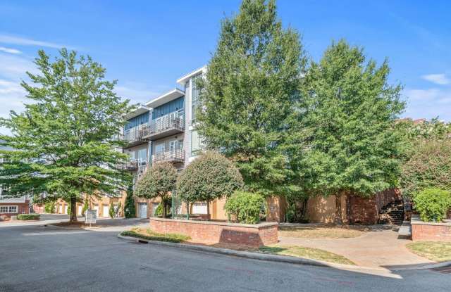 1 Bedroom Condo In Southend with garage