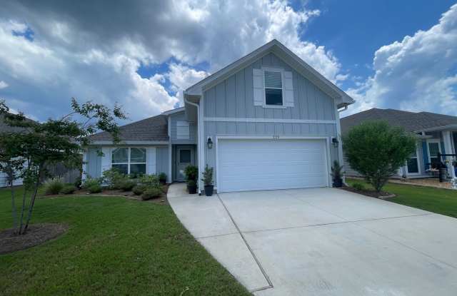 Photo of For Lease - 5 BR|4 BA, Fenced Yard, Community Pool