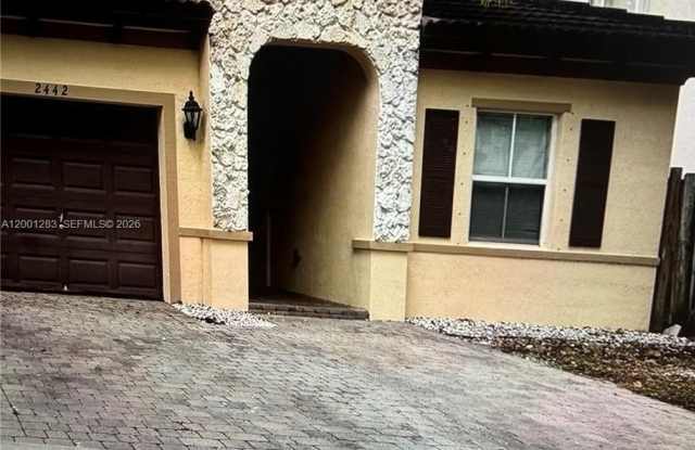 2442 NE 3rd Ct