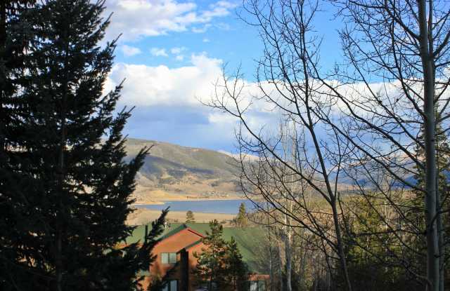 Photo of WINTER RENTAL- 2 Bedroom/1 Bath w/Washer/Dryer, 50" TV w/Netflix Utilities Inc