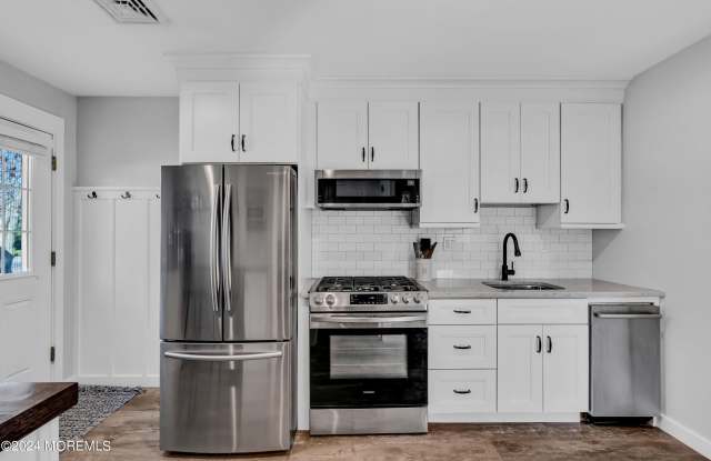 1217 Lister Street unit: B