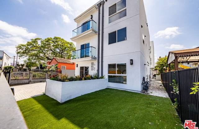 Photo of 2055 1/2 S Garth Ave