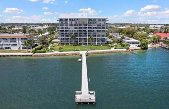 3040 Lake Shore Drive