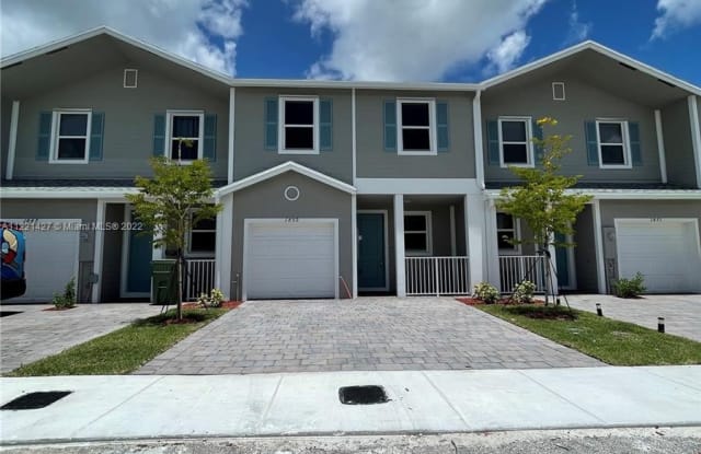 1859 SE 9th Ter - 1859 SE 9th Ter, Homestead, FL 33034