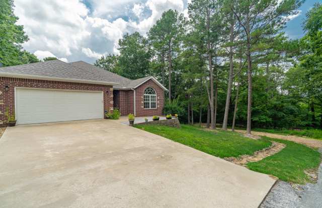 Immaculate 3 Bedroom Bella Vista Home! Amazing back patio!