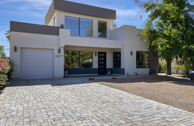 Photo of 1917 East Clarendon Avenue