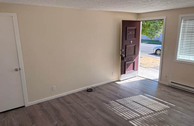 C2402 - Maple Court Apartments