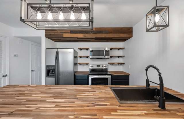 Photo of 2 bed 1.5 bath townhome for rent in Brentwood!