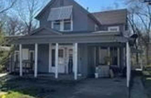 612 E Acheson Street