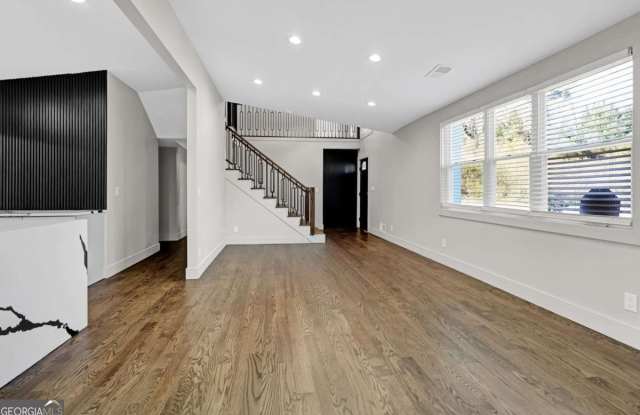 1887 Shalimar Drive NE