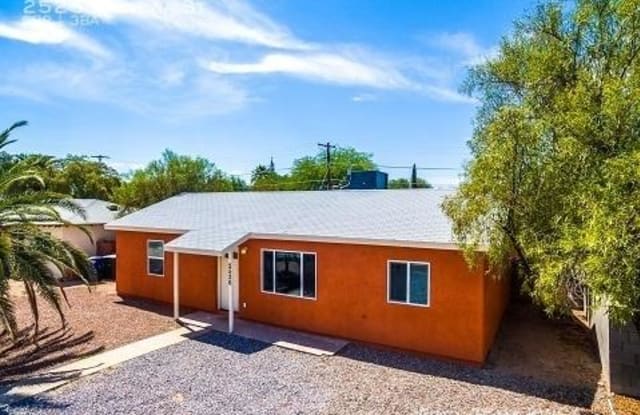 2526 E Sylvia St - 2526 East Sylvia Street, Tucson, AZ 85716