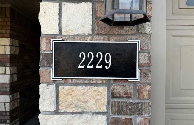 2229 Regency  LN