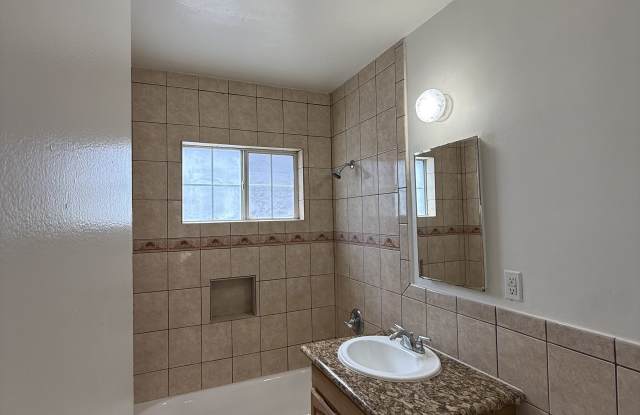 615 East Magnolia Boulevard