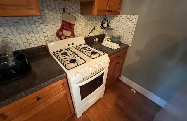 308 S 52ND Street unit: 3R