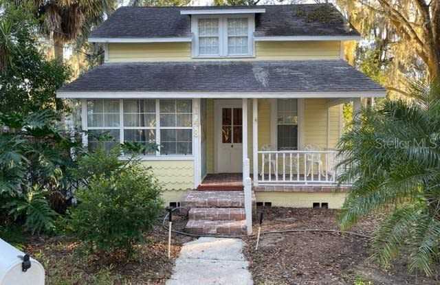 148 W 9TH AVENUE - 148 West 9th Avenue, Mount Dora, FL 32757