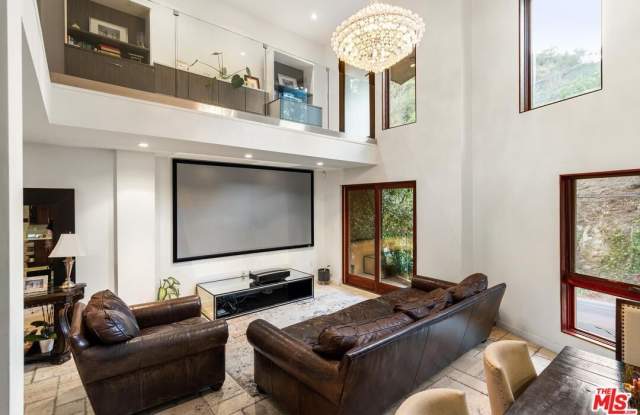 1510 N Beverly Glen Blvd