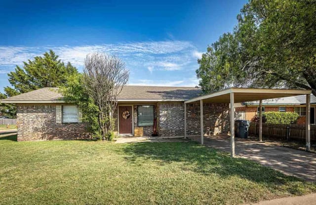 4902 Sw H Ave - 4902 Southwest H Avenue, Lawton, OK 73505