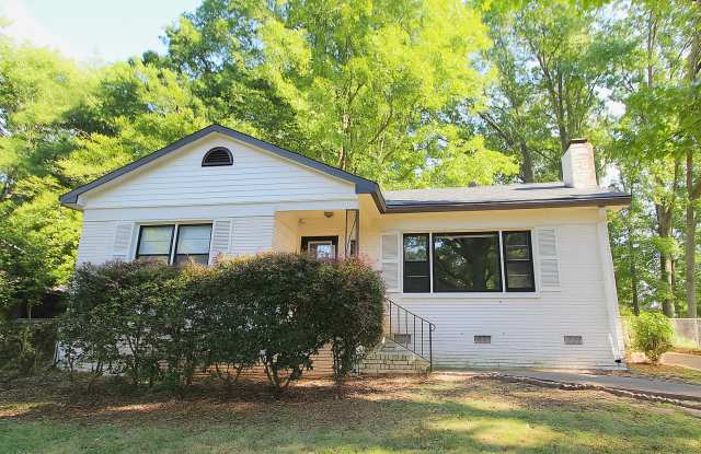 Photo of 2 bedroom Ranch with Fenced in Back Yard!!