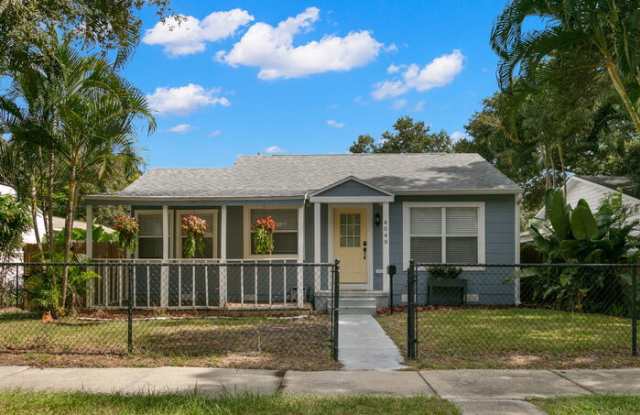 Photo of 4049 Iris Street North