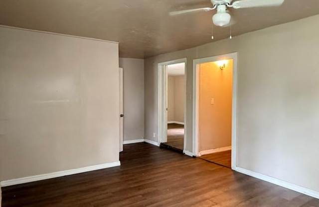 Charming 2-Bedroom Home with on Oleander Avenue – Your Perfect Auburndale Oasis!
