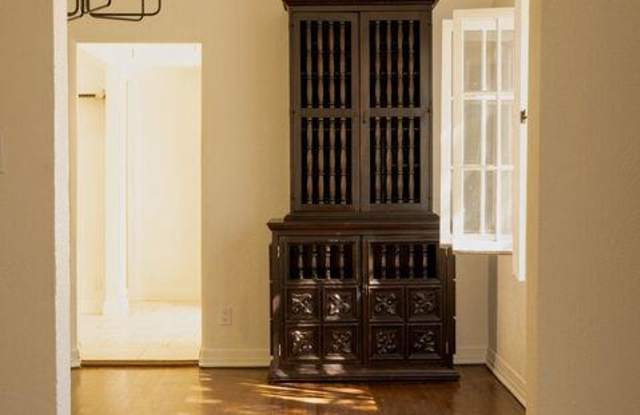 2829 Beachwood Drive