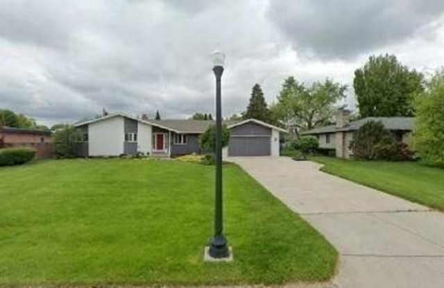 1585 South Roosevelt Avenue