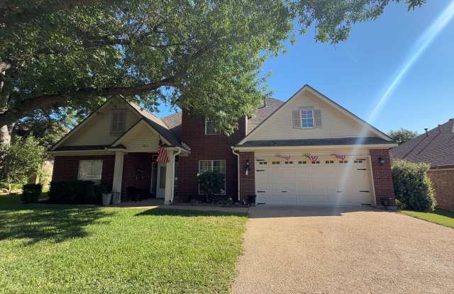 AMAZING 4 (or 5) bedroom home with a relaxing back yard!