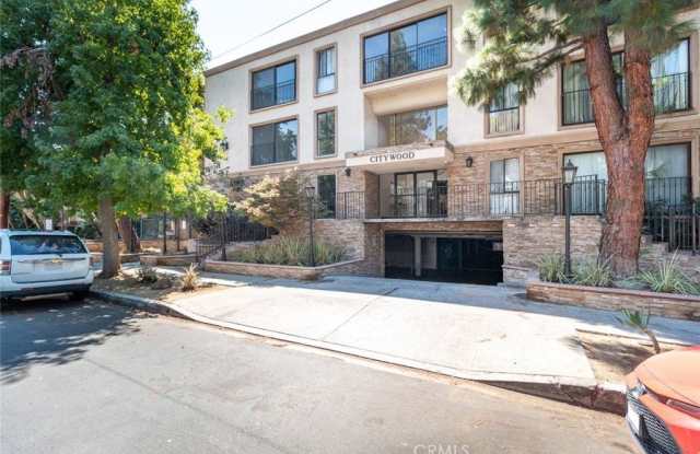 Photo of 15344 Weddington Street