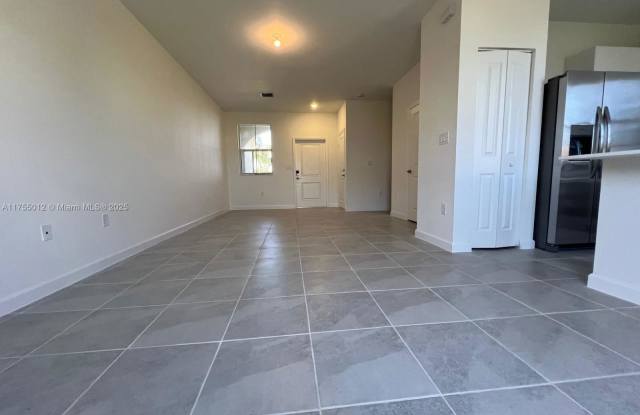 2405 Southeast 28th Court