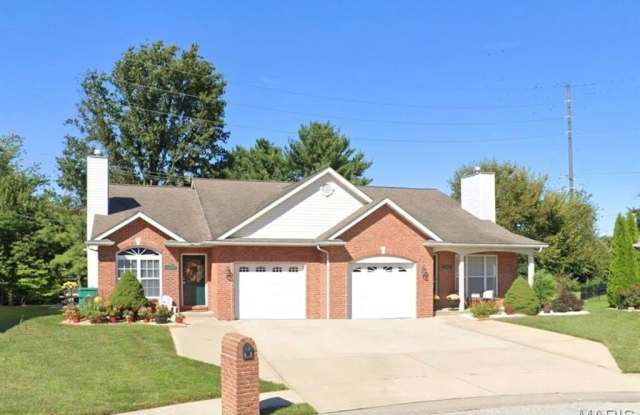 1523 ENGLISH PINE Lane