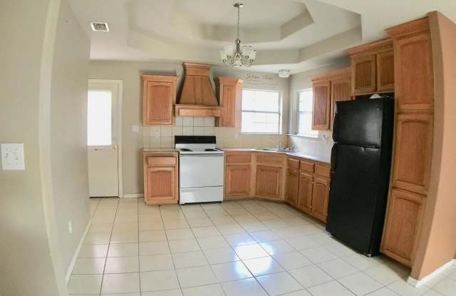 Photo of 805 W Bronze Dr