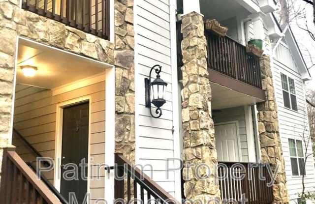 105 Madison Ct SE