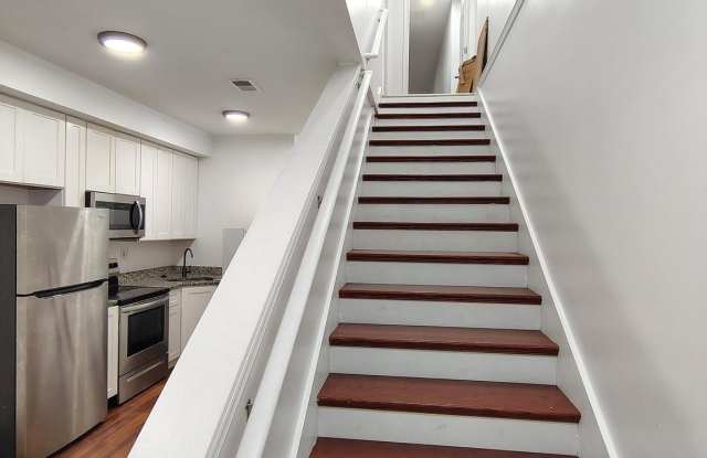 1321 E BIDDLE Street