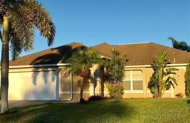 637 SW 10th PL - 637 Southwest 10th Place, Cape Coral, FL 33991