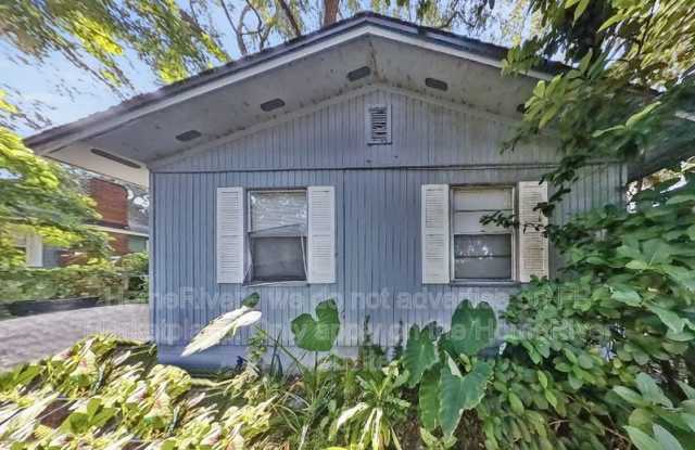 1113 W 2nd St