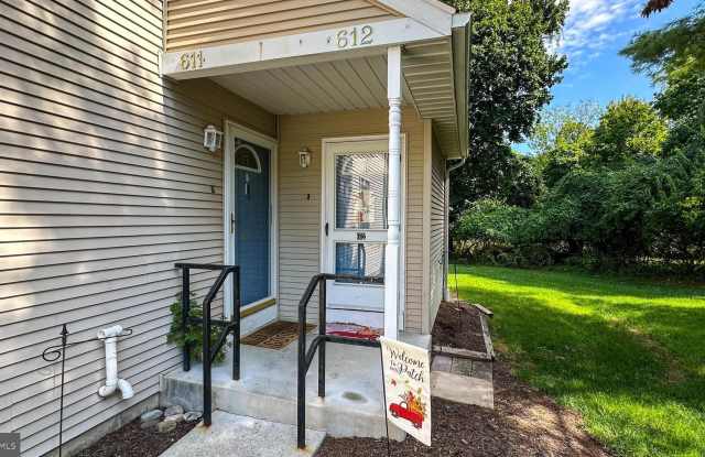 611 MAPLEWOOD Avenue