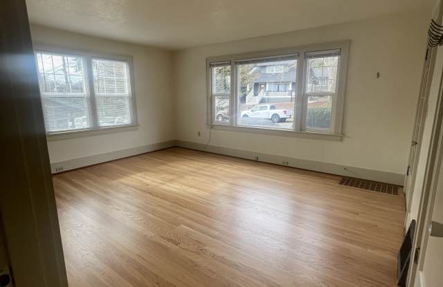 934 Northeast 5th Avenue - 2