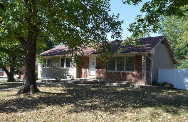 2513 Braemore Rd - 2513 Braemore Road, Columbia, MO 65203