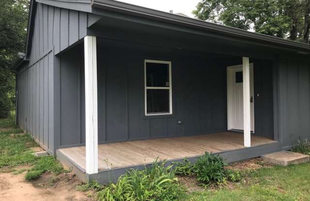 107 E Elm St